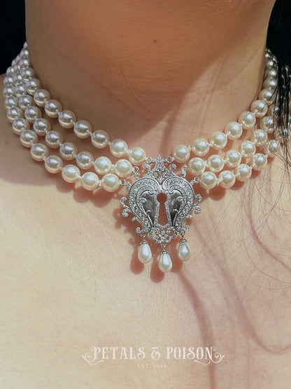 The "Baroness" Collar